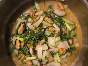 Buttered Mussels with Spinach